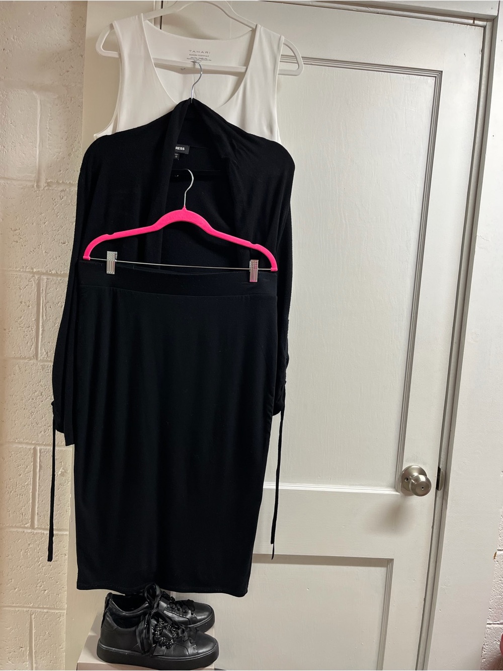 Mixed Brand Tops/skirt Bundle - Express, Tahari, Bar III/högl - Black & White